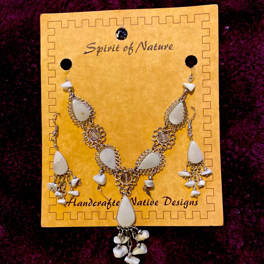 Spirit of Nature white necklace with earrings